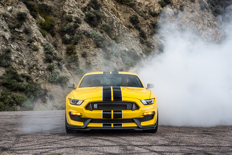 2016-Ford-Mustang-GT350-Burnout